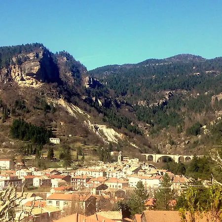 Les Callunes 2* Annot